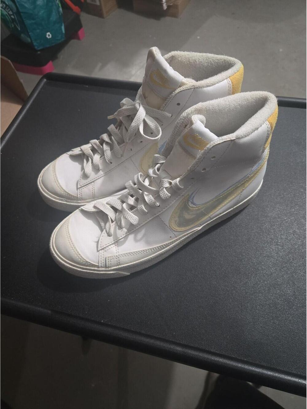 Nike Blazer Mid '77 Youth Size 7Y White Yellow Swoosh Sneakers - Picture 2 of 6